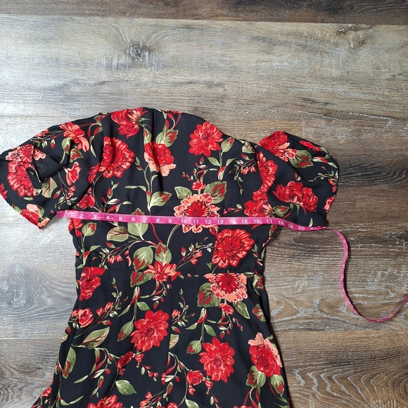 Forever 21 "Contemporary Floral Wrap" Dress, Size Medium CN165/92A - Picture 9 of 13